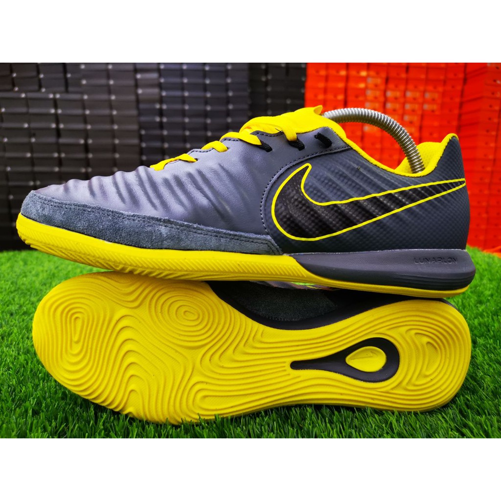 line seven futsal shoes