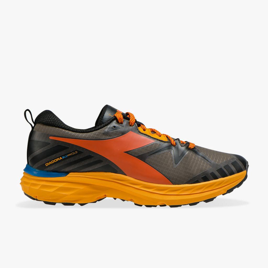 DIADORA MEN'S MYTHOS BLUSHIELD TRAIL-RUNNING SHOE (EUROPE VERSION