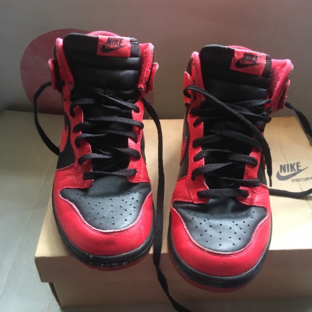 nike dunk high black and red