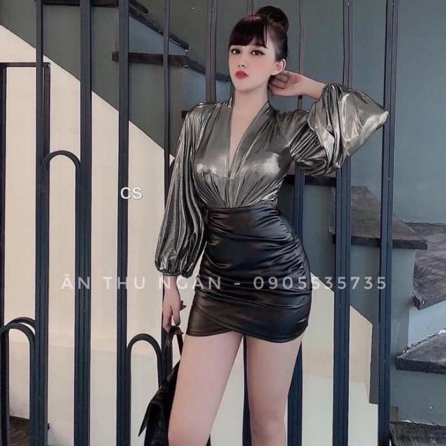 Jump with puffed sleeves and leather skirt