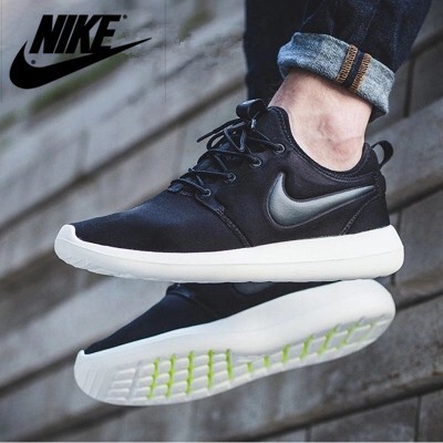 nike roshe two men