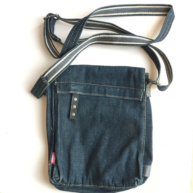 levis sling bag