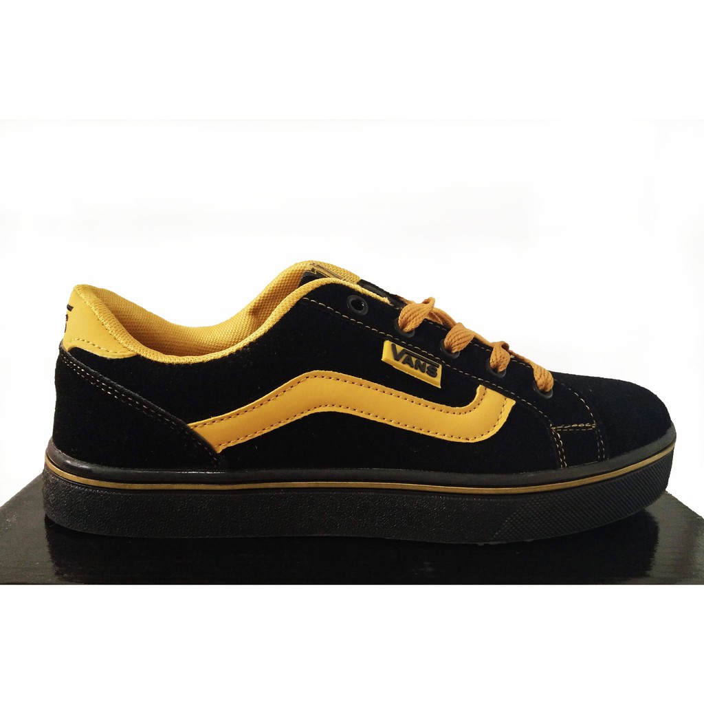 brown colour canvas shoes