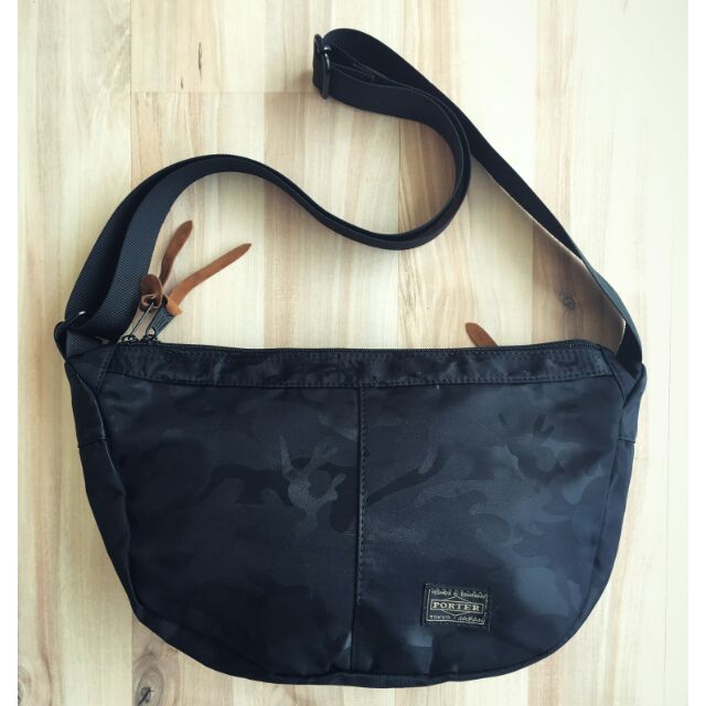 glosiry sling bag