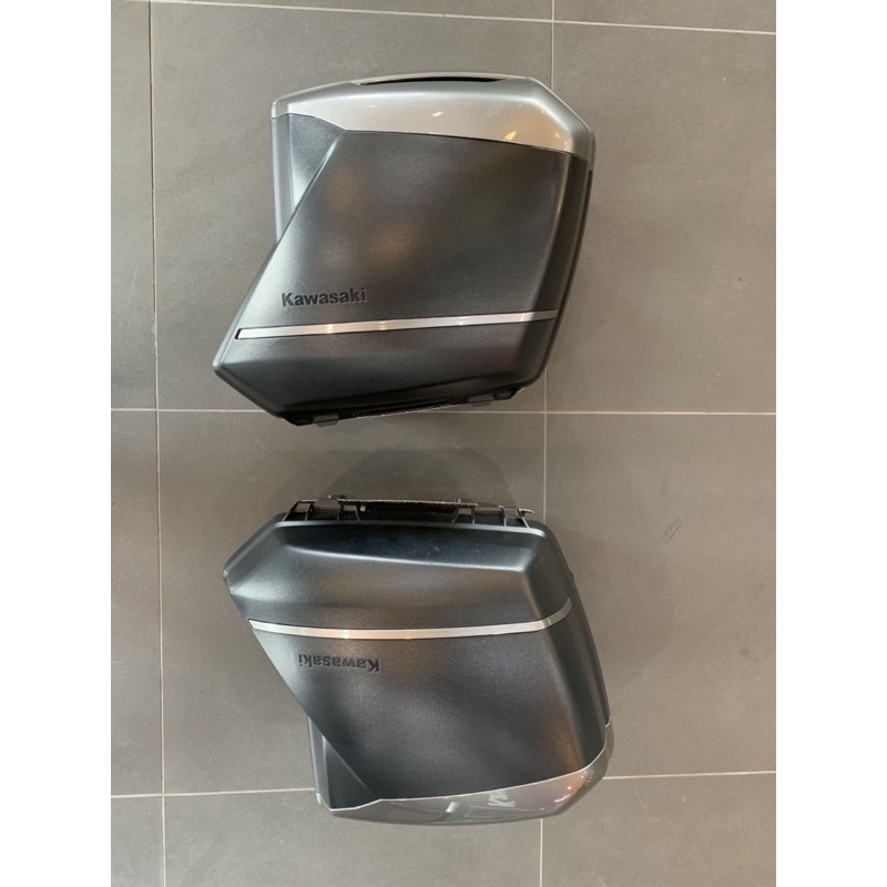 thumbnail image 2 of Genuine Kawasaki Versys Pannier Set – One Key Lock System 99994-0407 35L 2 of 4