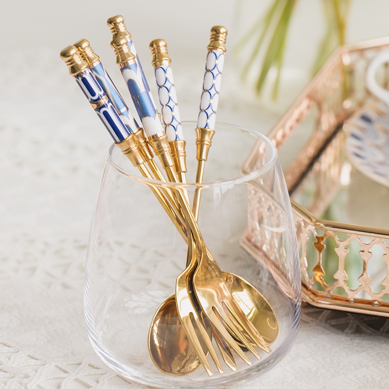 【Chumbo】Superior Vintage European Stainless Steel Long Spoon and Fork Set Royal British Cutlery Set Tea Spoon Soup Spoon Coffee Spoon Gold Spoon and Fork with Ceramic Holder Dessert Spoon 湯匙 Salad Fork Fruit Fork Steak Fork 叉子