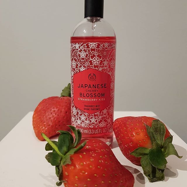 The Body Shop Japanese Cherry Blossom Strawberry Kiss Fragrance Mist