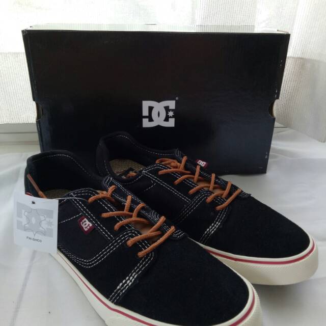 dc casual shoes