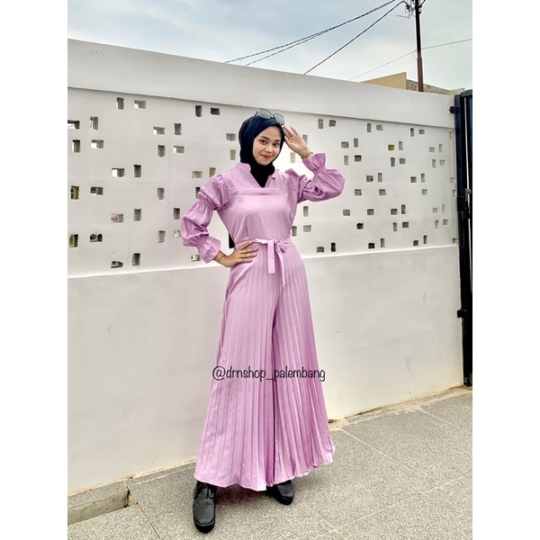 YOLLA PLEATED JUMPSUITE PLEASE JUMSUIT MADE FROM PREMIUM SHAKILA MATERIAL, MODERN KOREAN STYLE