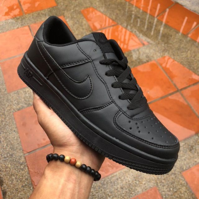 black low top forces