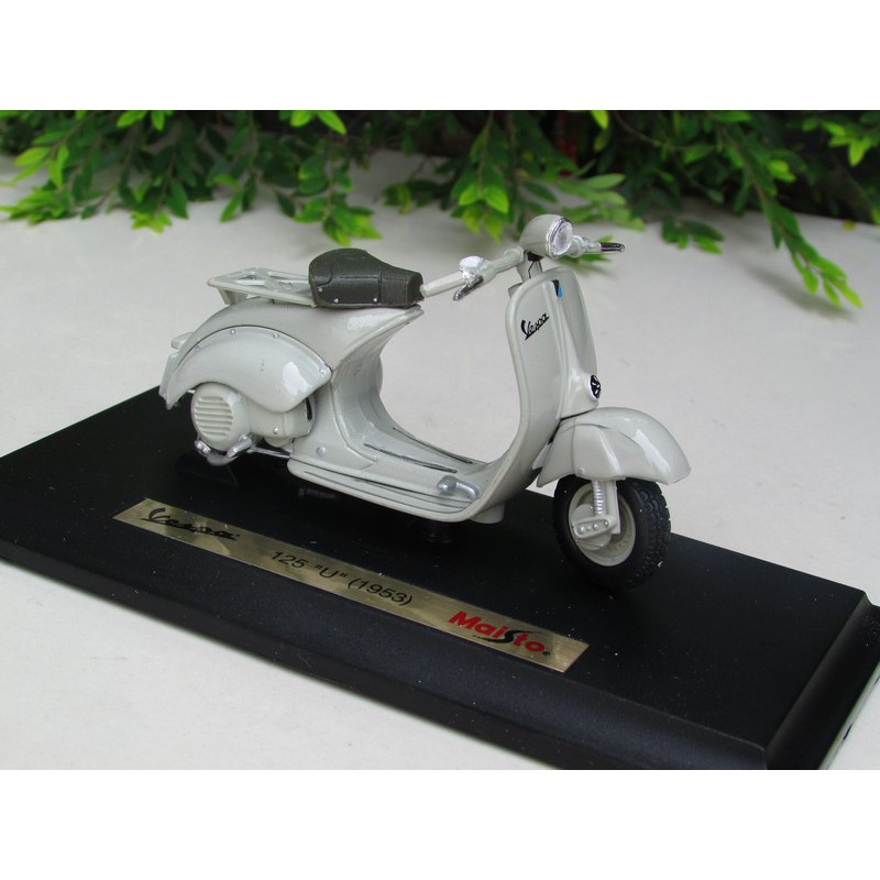 Maisto 1 18 Piaggio Vespa 125 U Cream 1953 Classic Scooter Diecast Motorcycles Shopee Malaysia