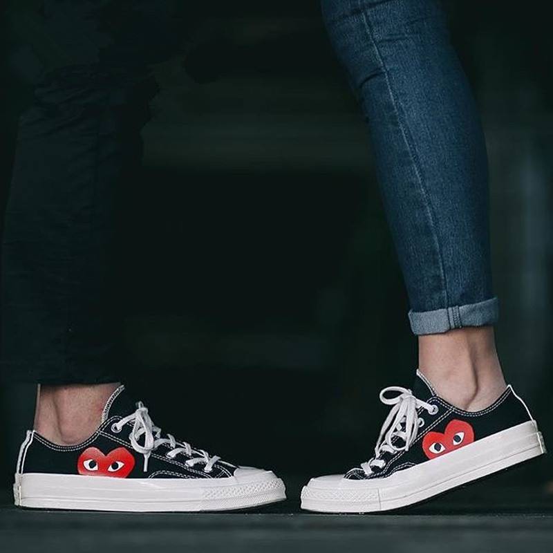 cdg converse low white on feet