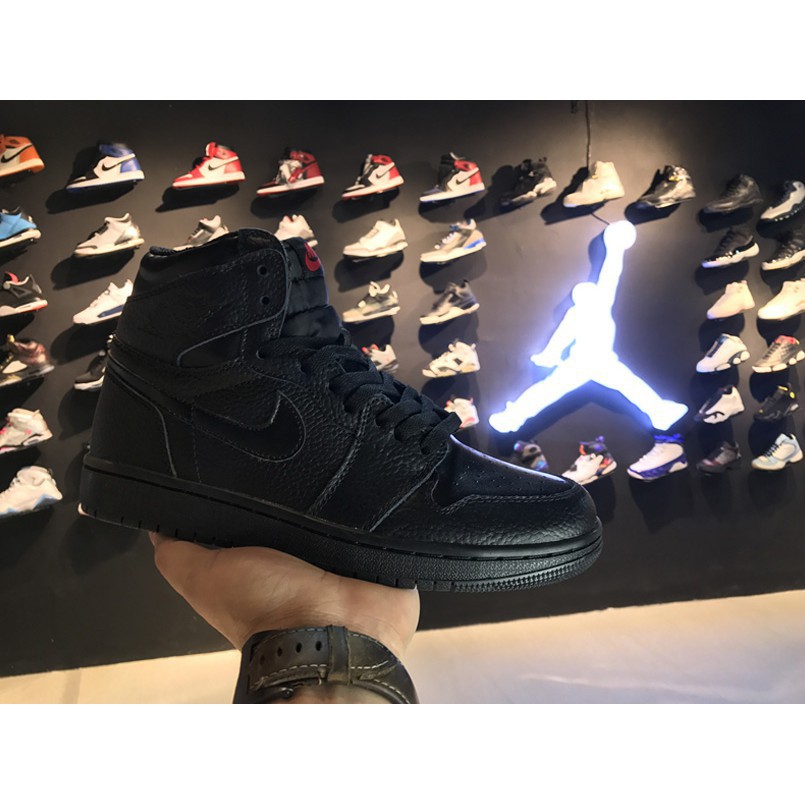 jordan 1 og triple black