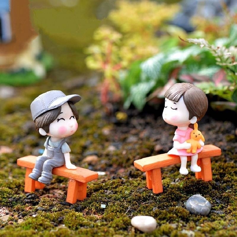 Miniature Couple Figurines Dolls Sitting Seat Landscape Ornaments Mini Resin Fairy Garden Bonsai Dollhouse Decorations 4PCS 
