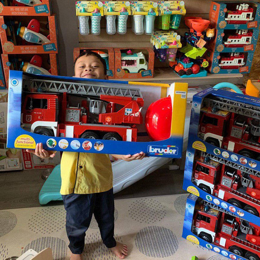 bruder man fire engine and red helmet