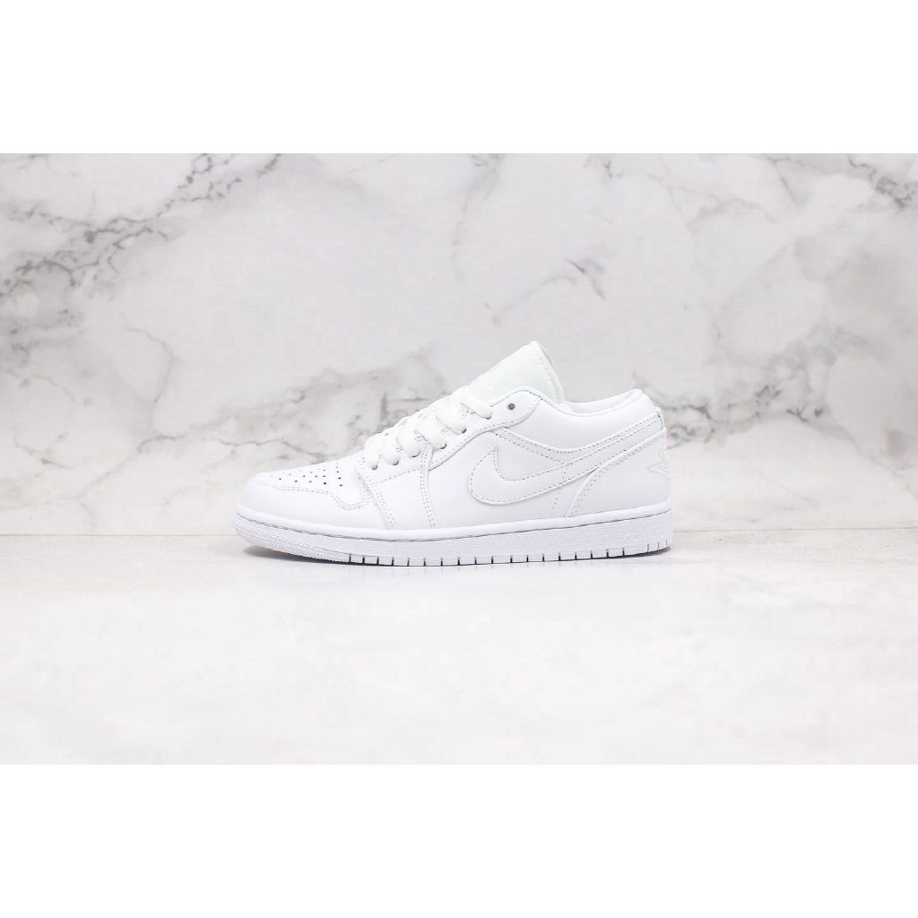 nike white sneaker