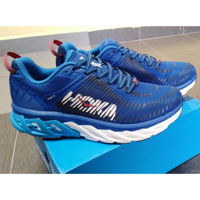 hoka one one arahi 2