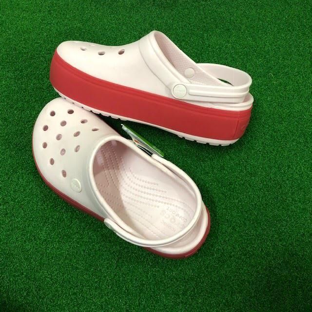 platform crocs pink