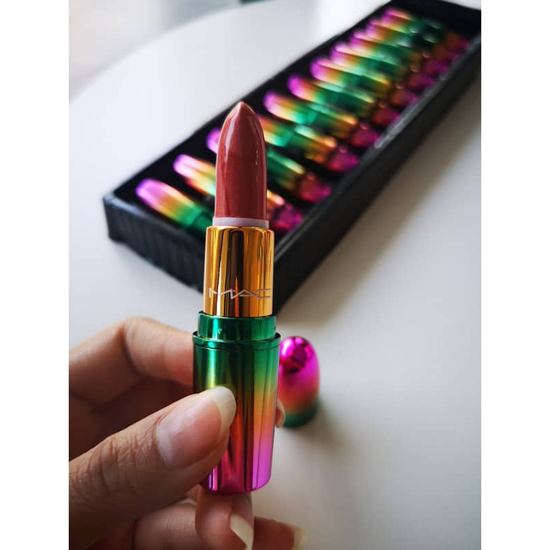 grand illusion glossy liquid lipcolour