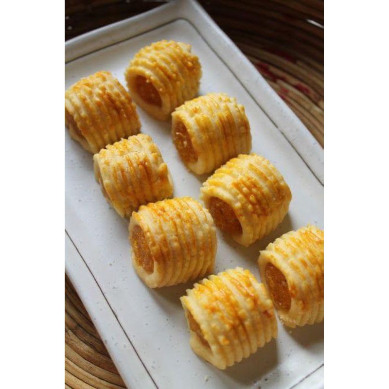 CNY 年饼 Pineapple Tart Roll.Taiwan Biscuit Homemade .Tart Nanas ,kuih raya,风梨酥. food 黄梨酥.snack. .fresh pineapple .