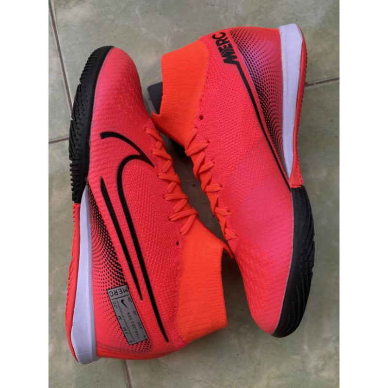 red nike futsal shoes