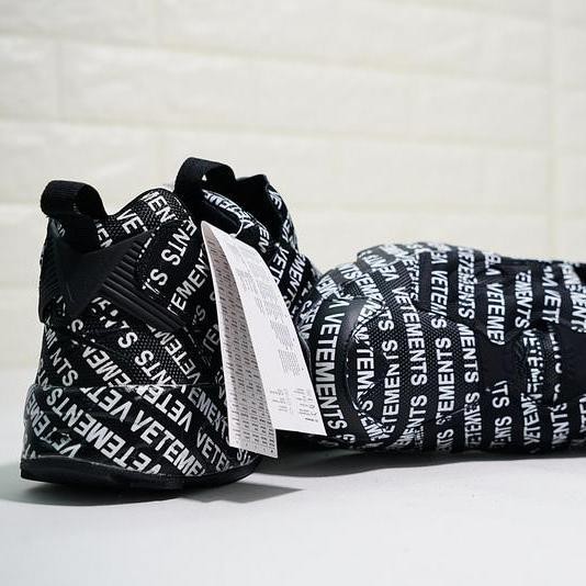 vetements reebok monogram