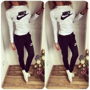 girl nike jogging suits