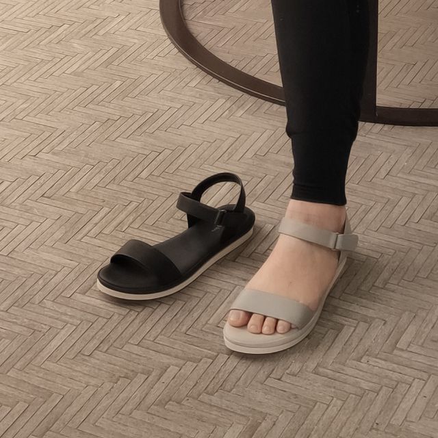 casual flat sandals