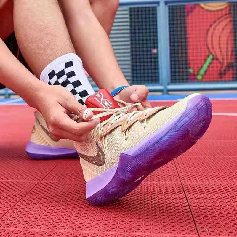 lebron james shoes violet