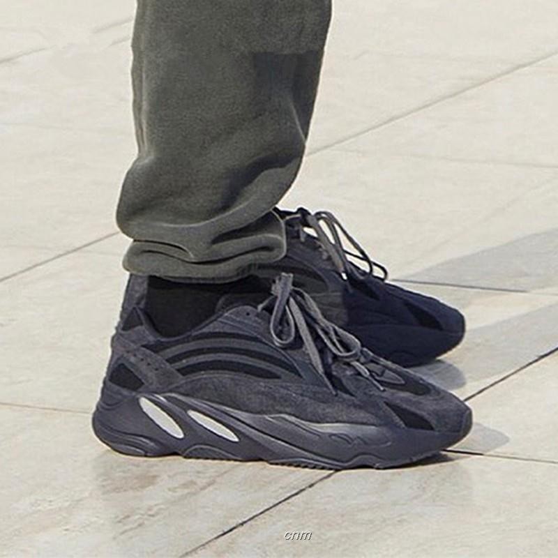 yeezy 700s black