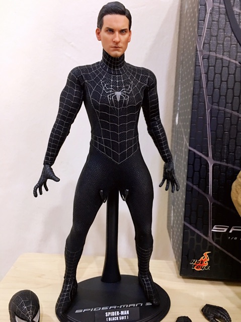 hot toys black spiderman