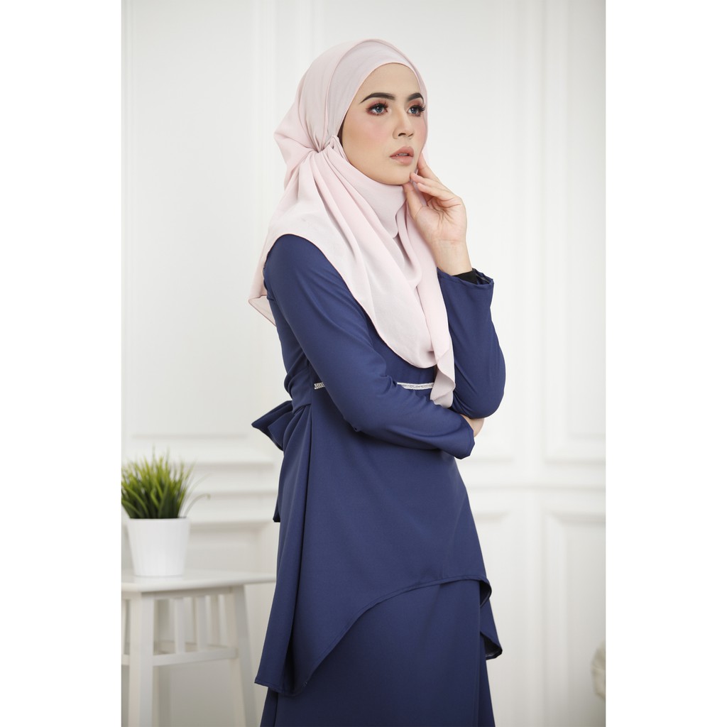 Louisha Pearl Fishtail Ribbon Baju Kurung Modern Navy Louisha Pearl Fishtail Ribbon Baju Kurung Modern Navy