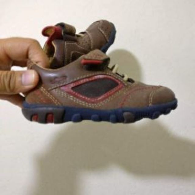 clarks baby shoes size 5