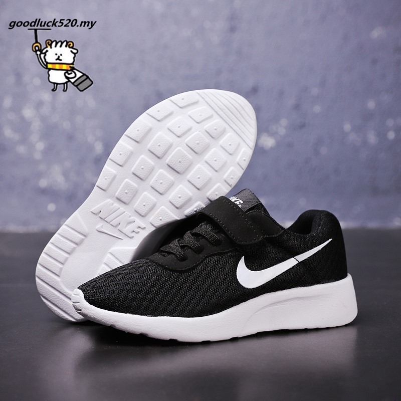 black shoes for girls nike