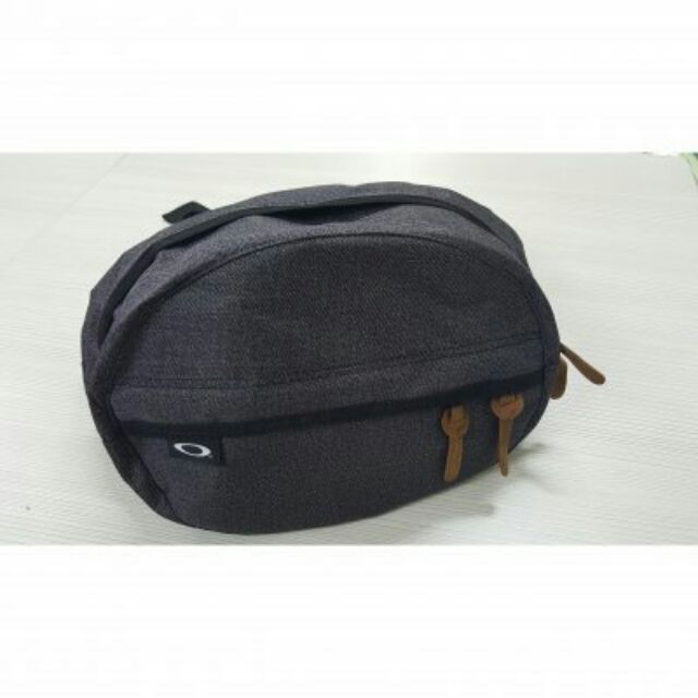 oakley crossbody bag