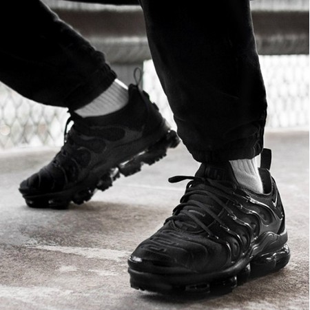 black panther nike vapormax