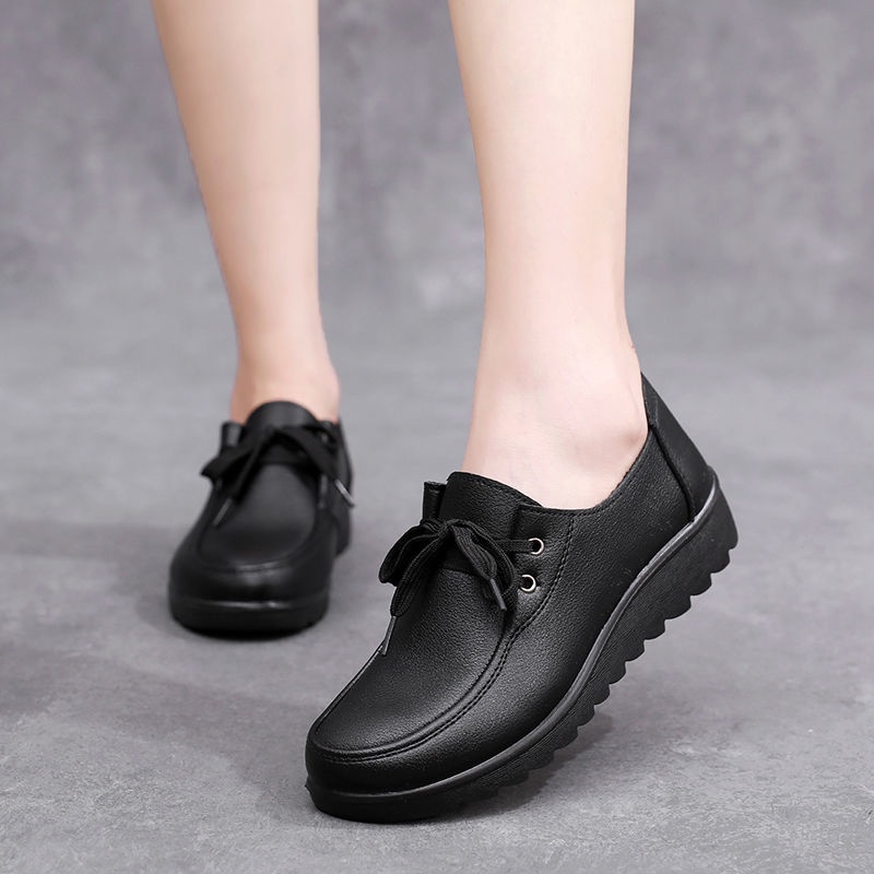 Kasut Kerja Kfc Wanita Bawah Lembut Hitam Kulit Kecil Rata Selesa Tidak Licin Pertengahan Umur Ibu Tunggal/Kfc Work Shoes Women's Soft Bottom Black Small Leather Flat Comfortable Non-Slip Middle-Aged Mother Single