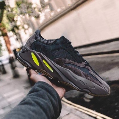 yeezy boost 700 mauve sizing