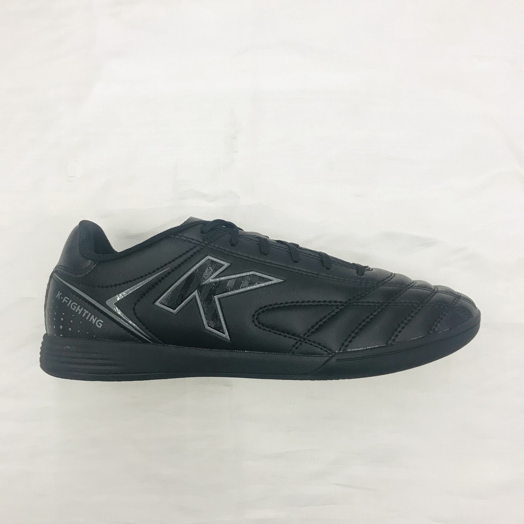 kasut futsal kelme