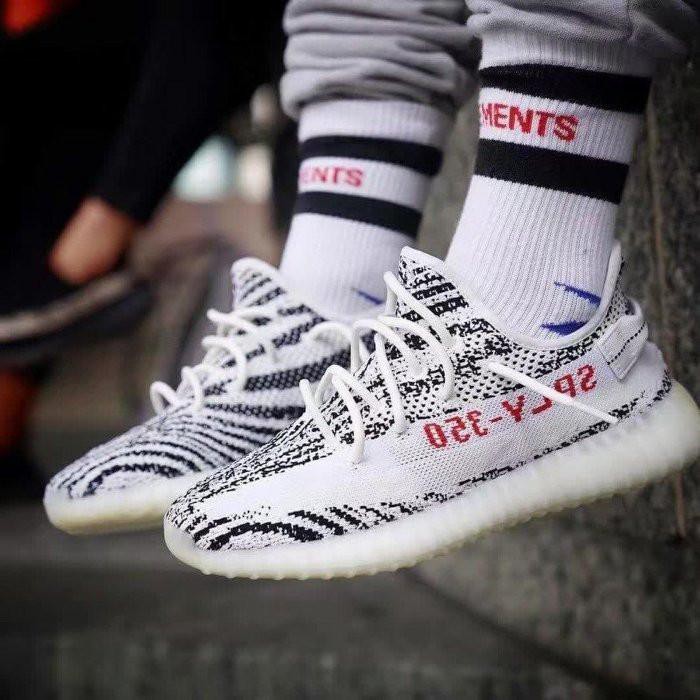 yeezy zebra prezzo originale