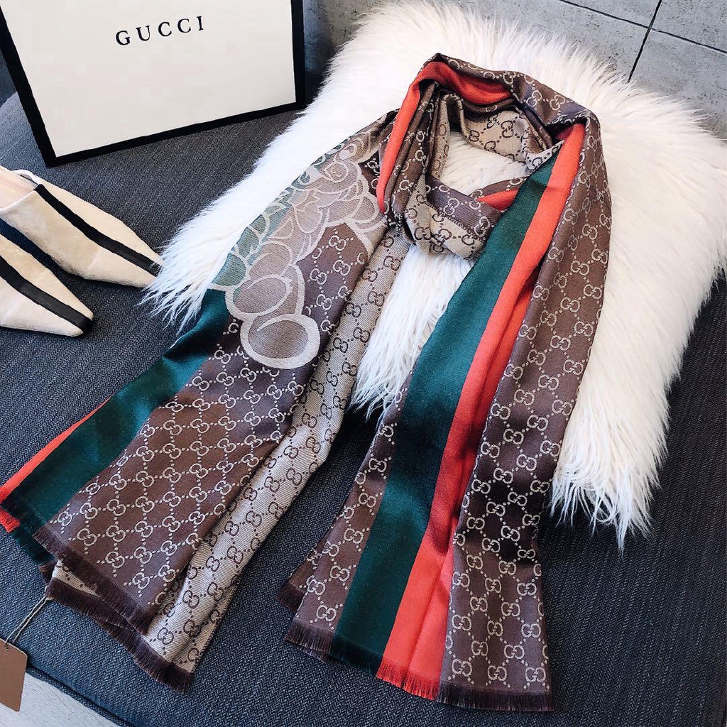 gucci pig scarf
