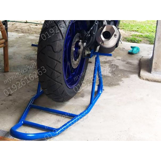 dominar paddock stand