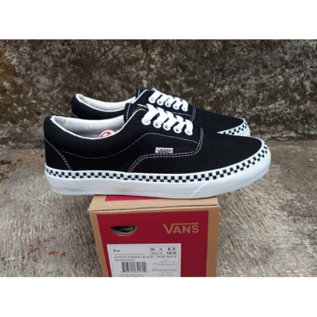 vans era checkerboard foxing black skate shoes