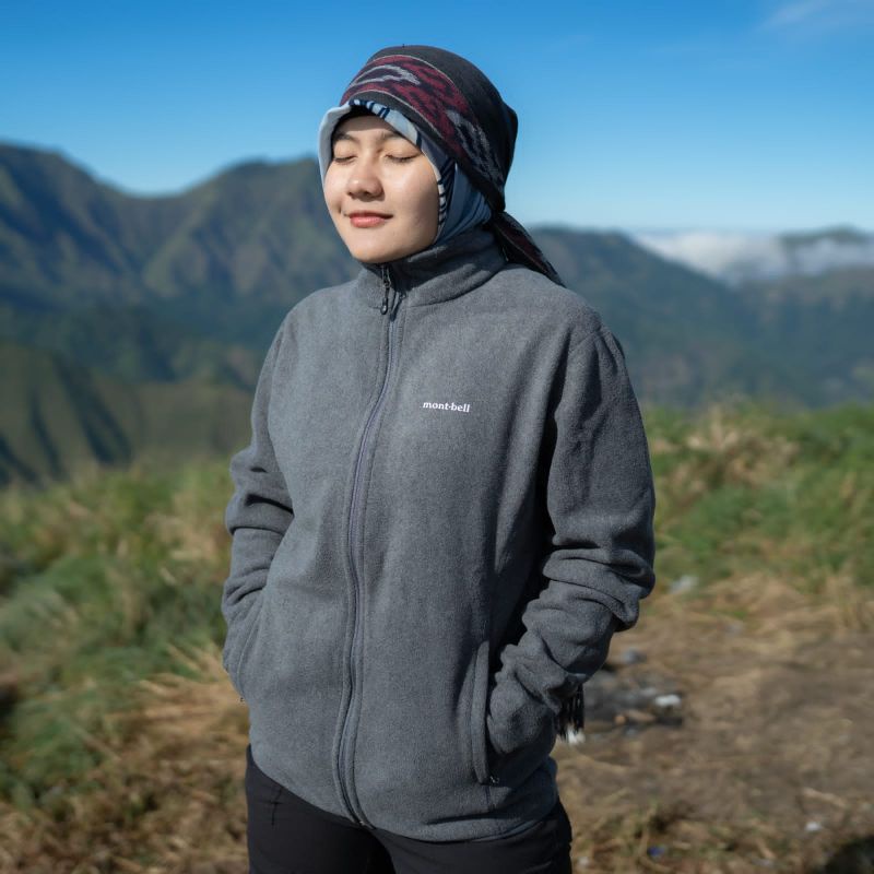 Polar mountain jacket for men and women, good warm material, suitable for camping hiking and other outdoor activities