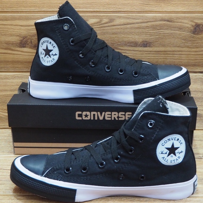 sepatu converse black white