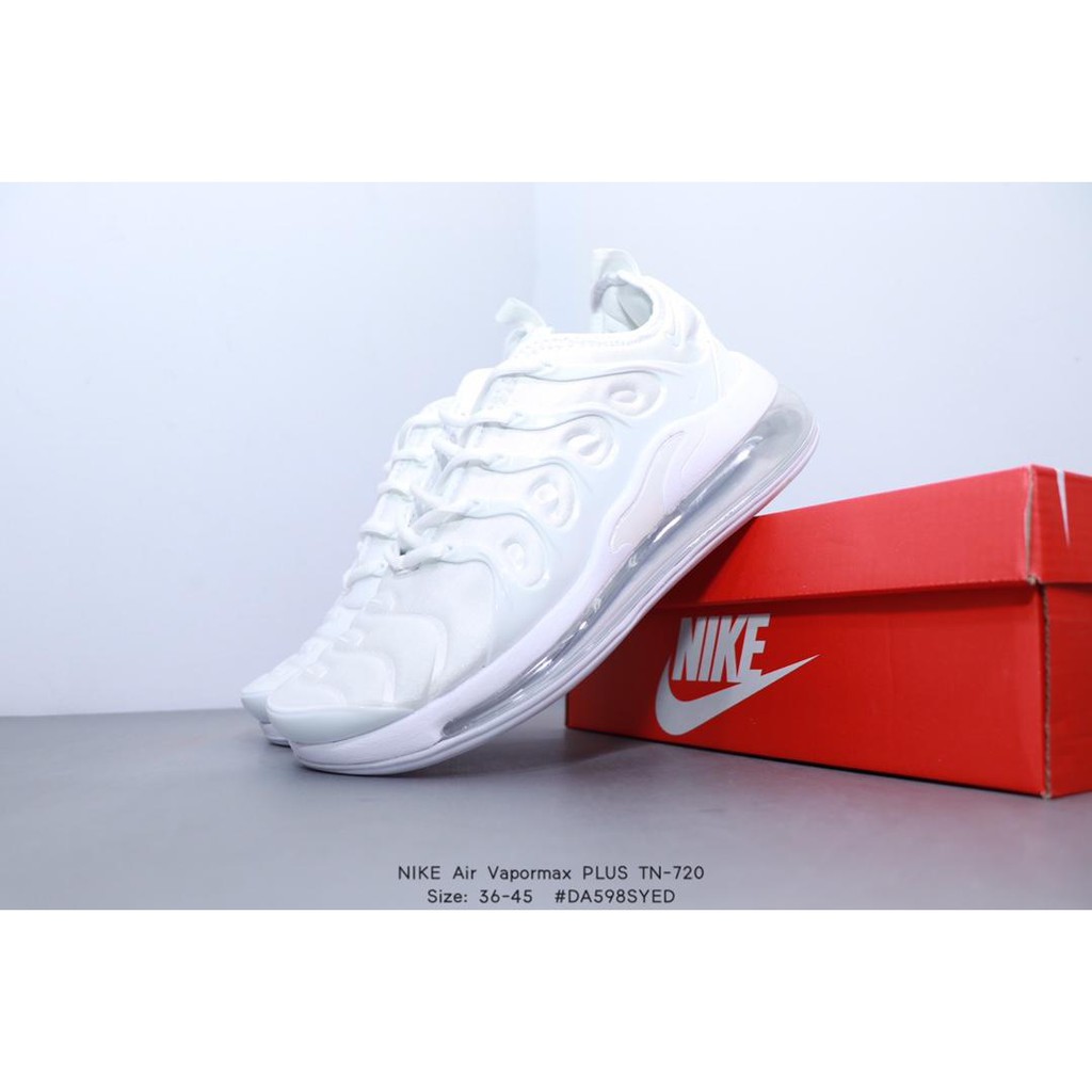 white vapormax tn