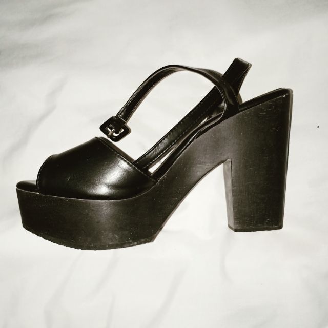 vincci strappy heels