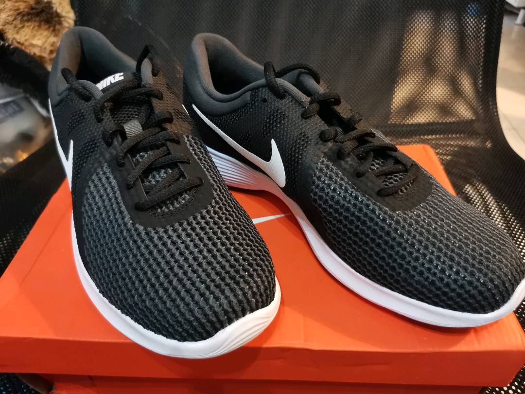 nike men's revolution 4