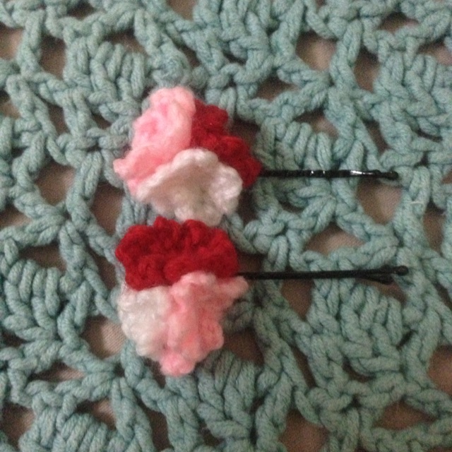 Triple Colour Flowers Hair Pins In Red White Pink Shopee Malaysia