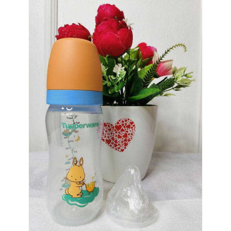BABY BOTTLE WITH TEAT TUPPERWARE